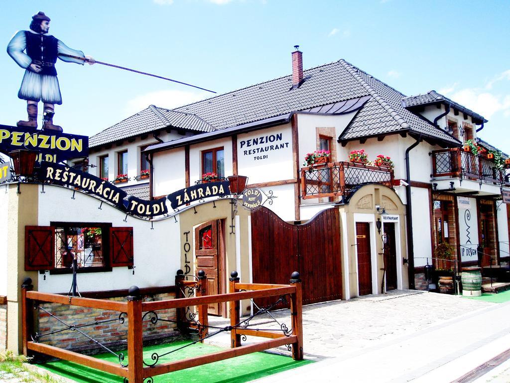Penzion A Restauracia Toldi Ґаланта Екстер'єр фото