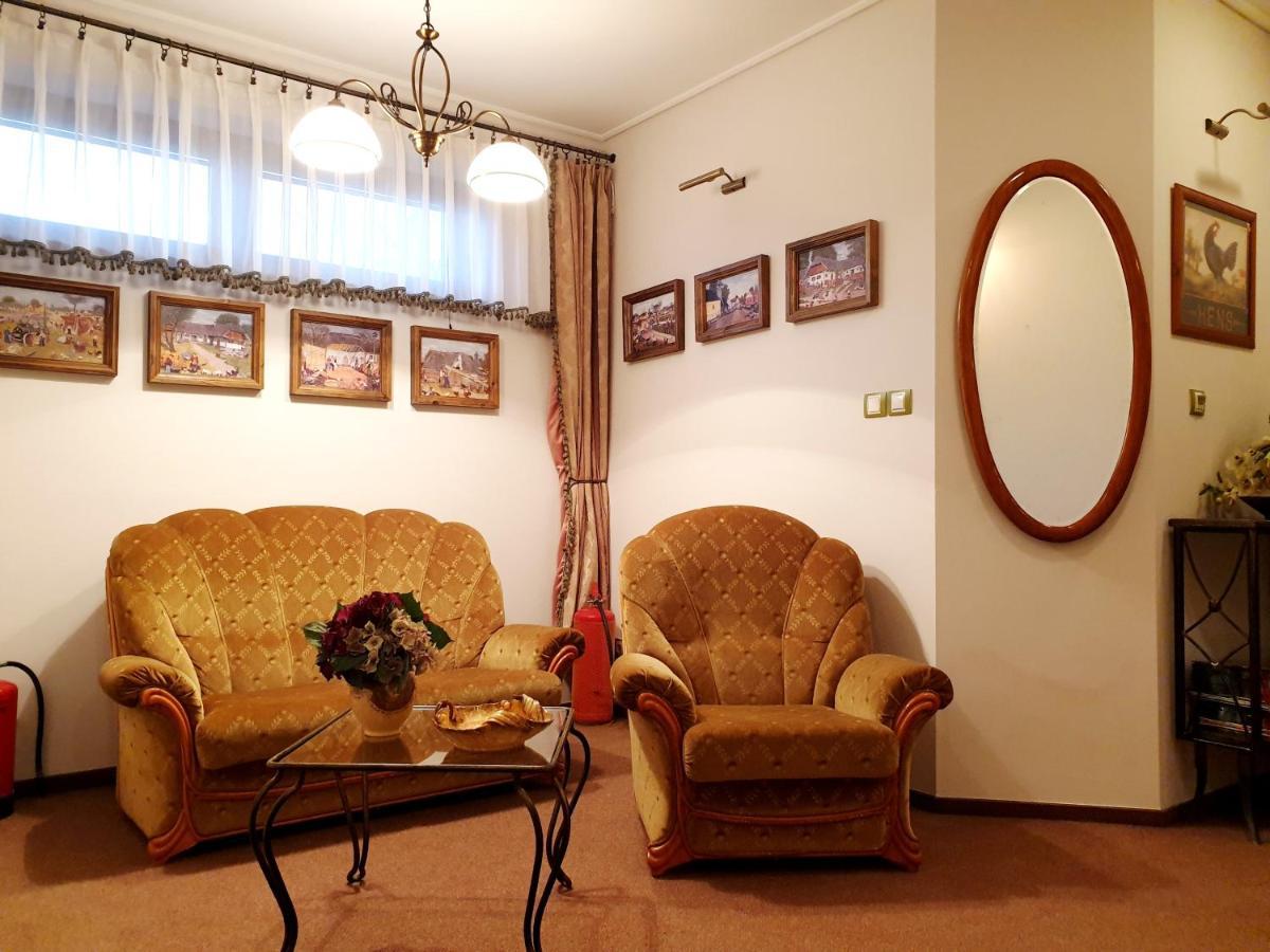 Penzion A Restauracia Toldi Ґаланта Екстер'єр фото